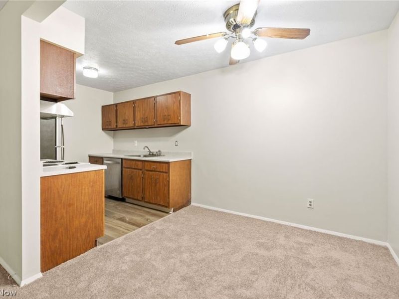 16400 Heather Lane, Unit F101, Middleburg Heights, OH 44130 Photo 4