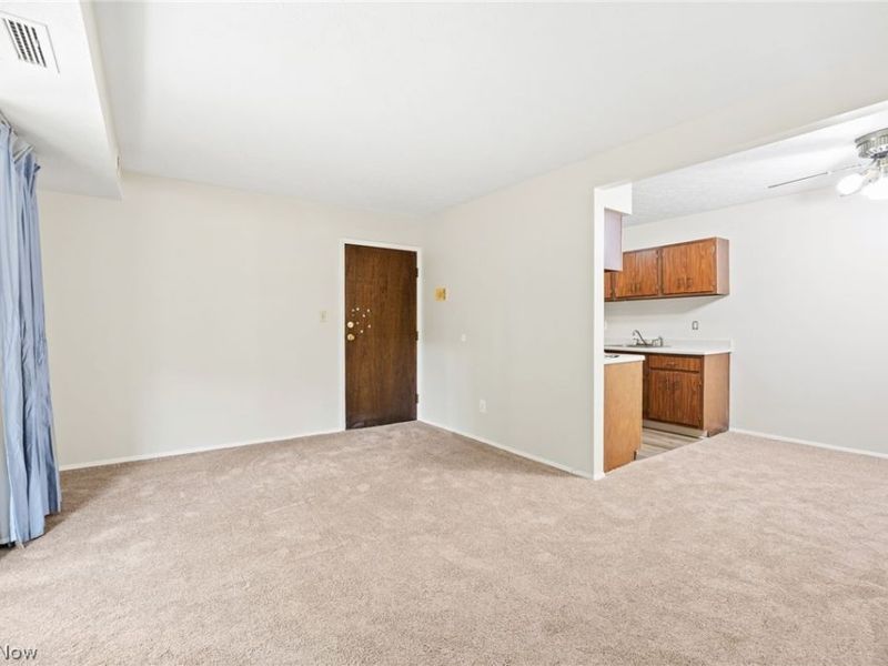 16400 Heather Lane, Unit F101, Middleburg Heights, OH 44130 Photo 5