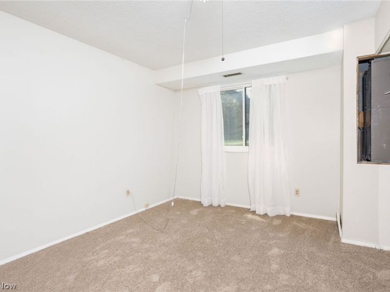16400 Heather Lane, Unit F101, Middleburg Heights, OH 44130 Photo 8