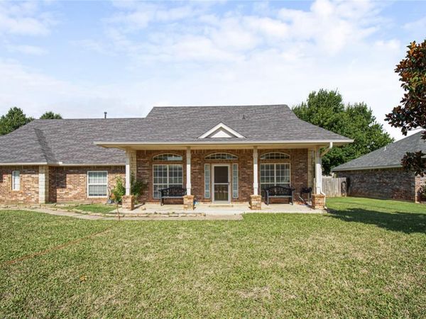 615 N Songbird Way, Mustang, OK 73064