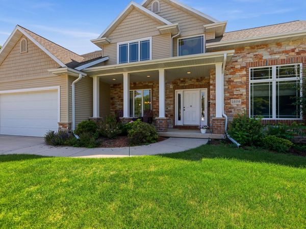 1606 S Carver Ln, Appleton, WI 54914