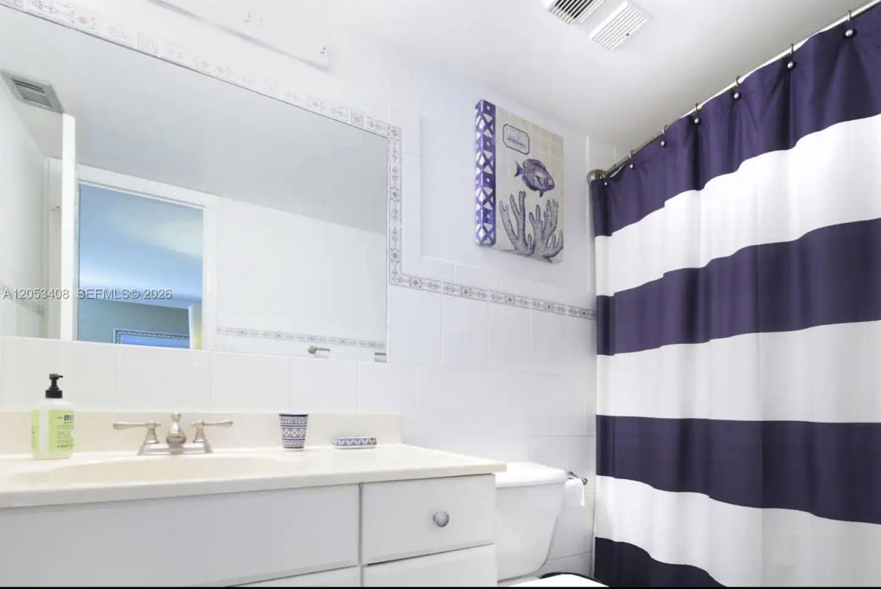 2625 Collins Ave , Unit 320, Miami Beach, FL 33140 Photo