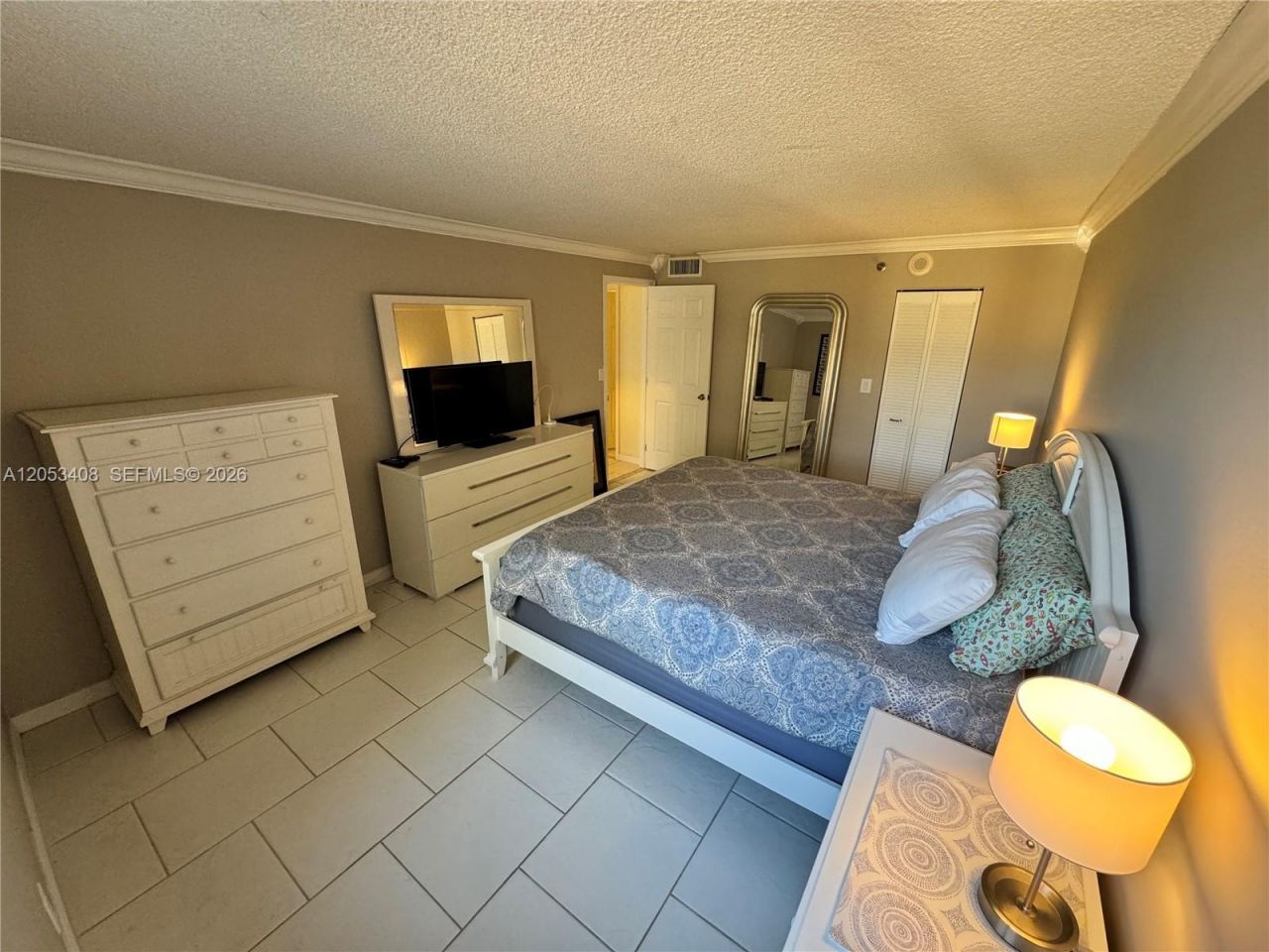 2625 Collins Ave , Unit 320, Miami Beach, FL 33140 Photo