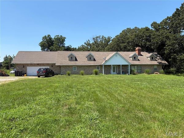 2707 N Service Road , St Clair, MO 63077