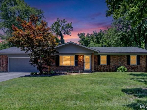 18 Twin Oaks Drive, St Charles, MO 63303