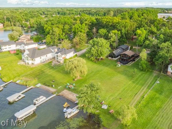 10890 Hillway Drive , White Lake Twp, MI 48386