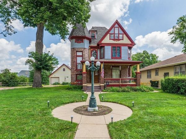 2216 JACKSON ST, Sioux City, IA 51104