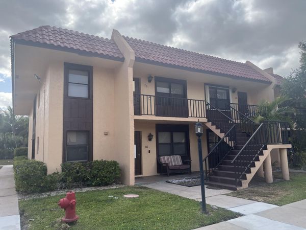 5975 FOREST HILL Boulevard, Unit 201, West Palm Beach, FL 33415