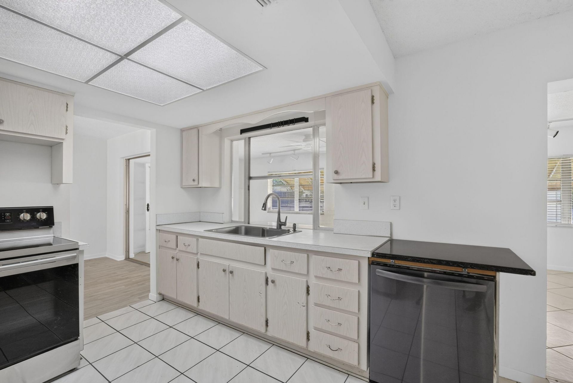6015 NW 67th Avenue, Tamarac, FL 33321 Photo