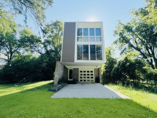6022 N Sunny Point ROAD, Milwaukee, WI 53209