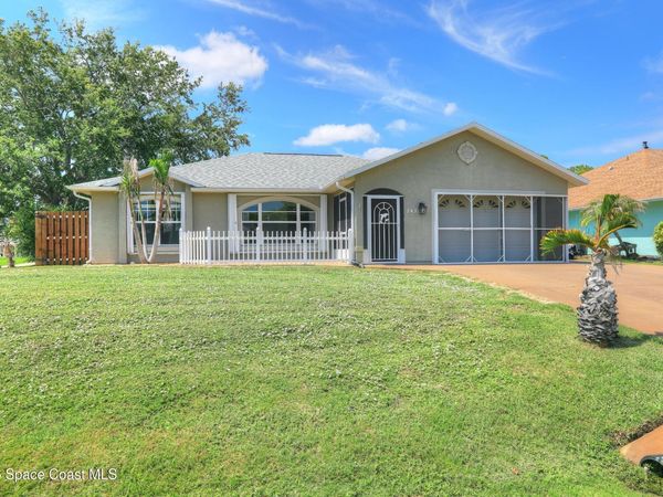 243 Dickens Avenue , Sebastian, FL 32958