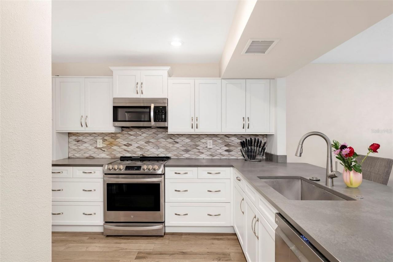 5182 Lancewood Drive, Unit 14, Sarasota, FL 34232 Photo