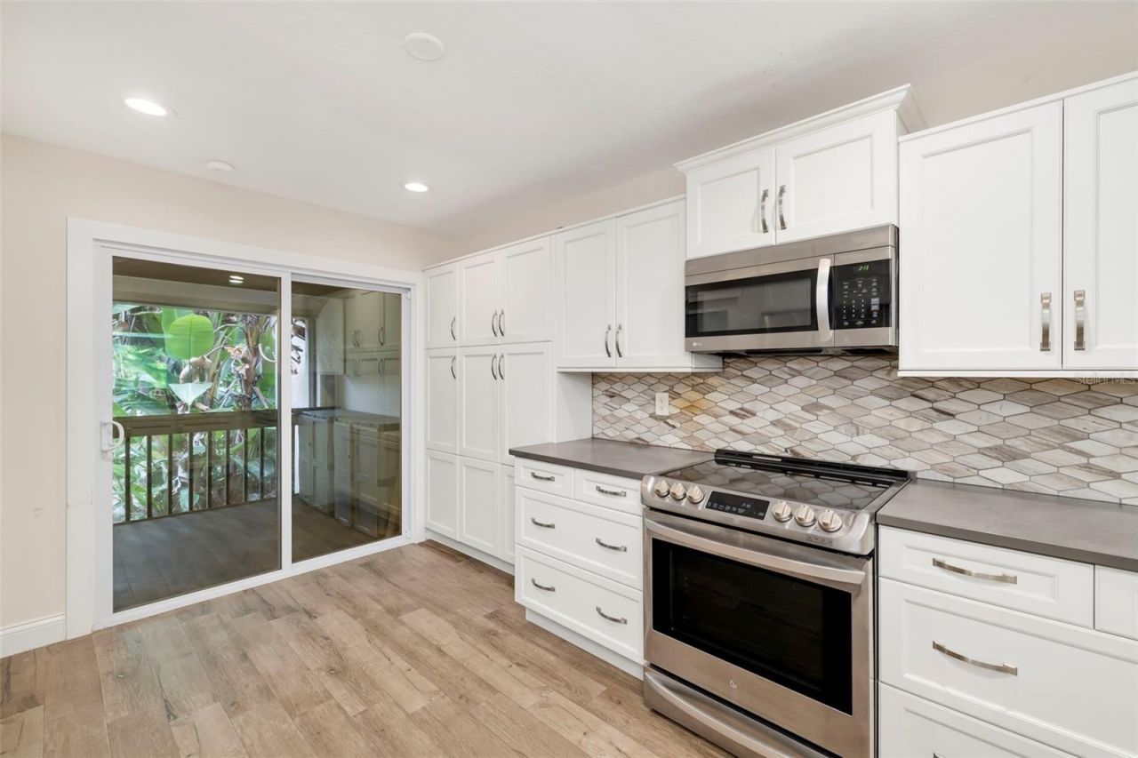 5182 Lancewood Drive, Unit 14, Sarasota, FL 34232 Photo