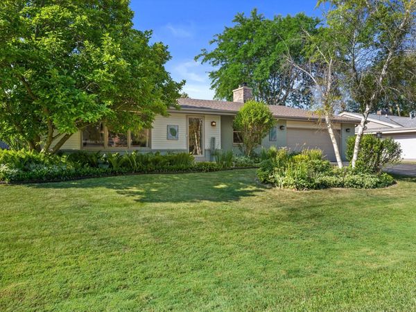 2119 Fireside Dr, Caledonia, WI 53402