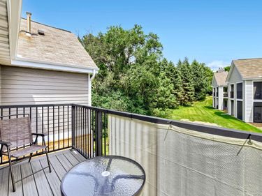 6010 Chasewood Parkway, Unit 206, Hopkins, MN 55343