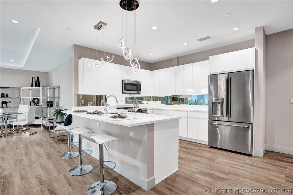 41 Seminole SW Street, Unit 310, Stuart, FL 34994 Photo