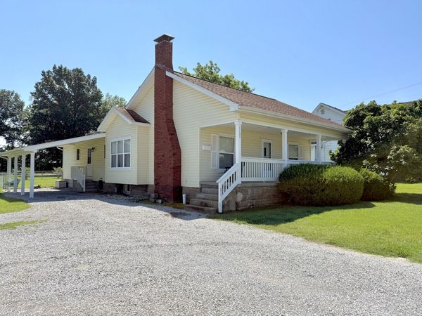 1109 S Court Street , Marion, IL 62959