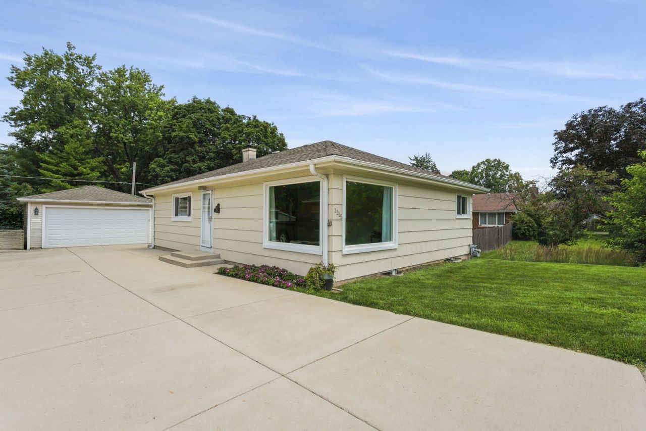 1215 W Roosevelt Road , Wheaton, IL 60187
