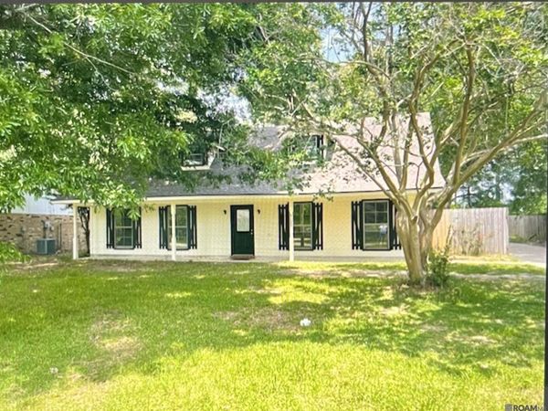 9133 Shadow Bluff Ave, Denham Springs, LA 70726
