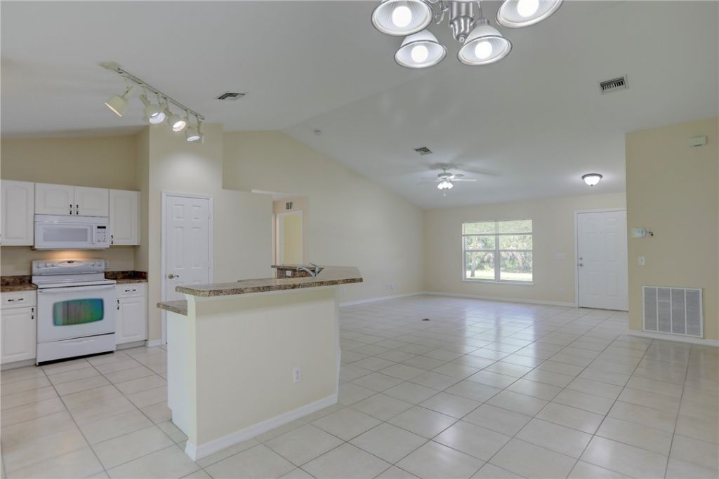 8386 106th Avenue, Vero Beach, FL 32967 Photo