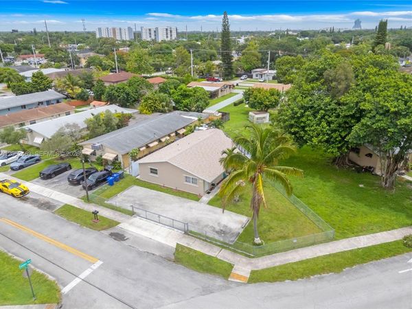 5829 Taylor St , Hollywood, FL 33021
