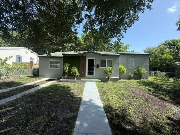 1121 NW 56th St , Miami, FL 33127