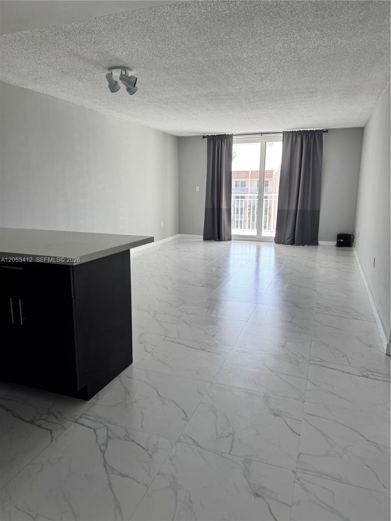 6930 Miami Gardens Dr , Unit 1-515, Hialeah, FL 33015 Photo