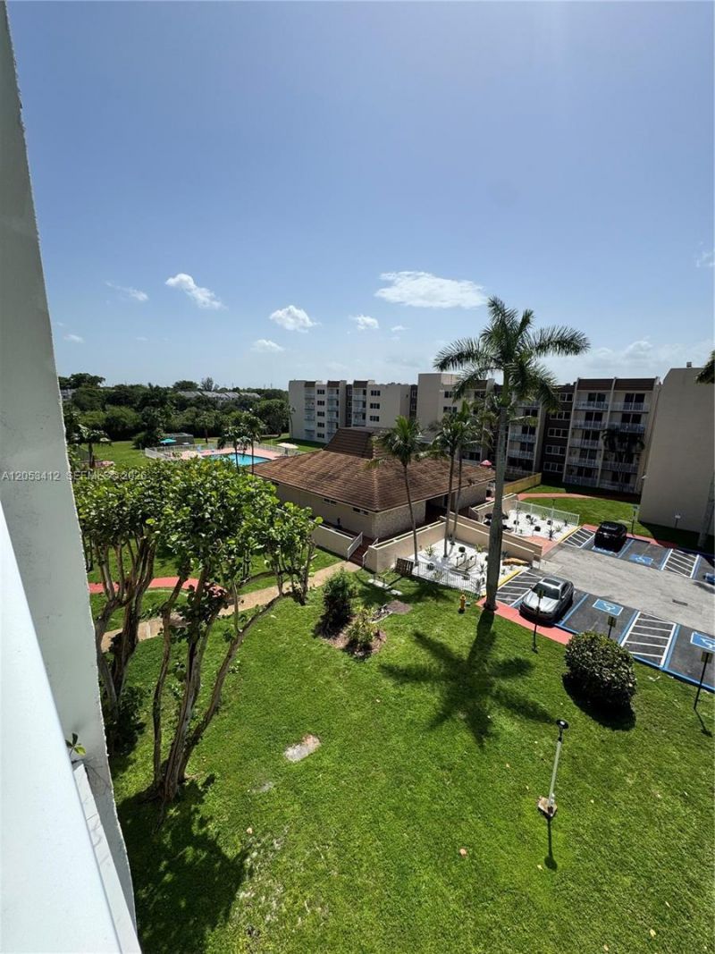 6930 Miami Gardens Dr , Unit 1-515, Hialeah, FL 33015 Photo