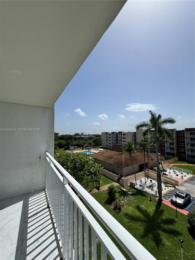 6930 Miami Gardens Dr , Unit 1-515, Hialeah, FL 33015 Photo
