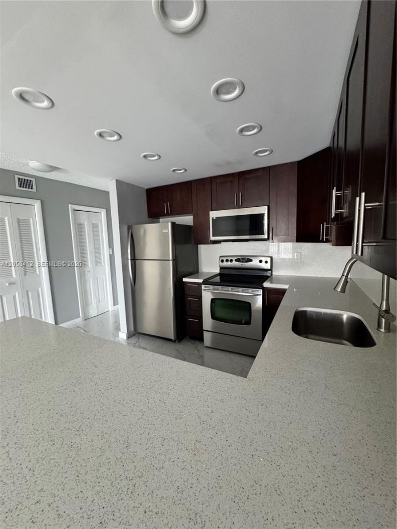 6930 Miami Gardens Dr , Unit 1-515, Hialeah, FL 33015 Photo