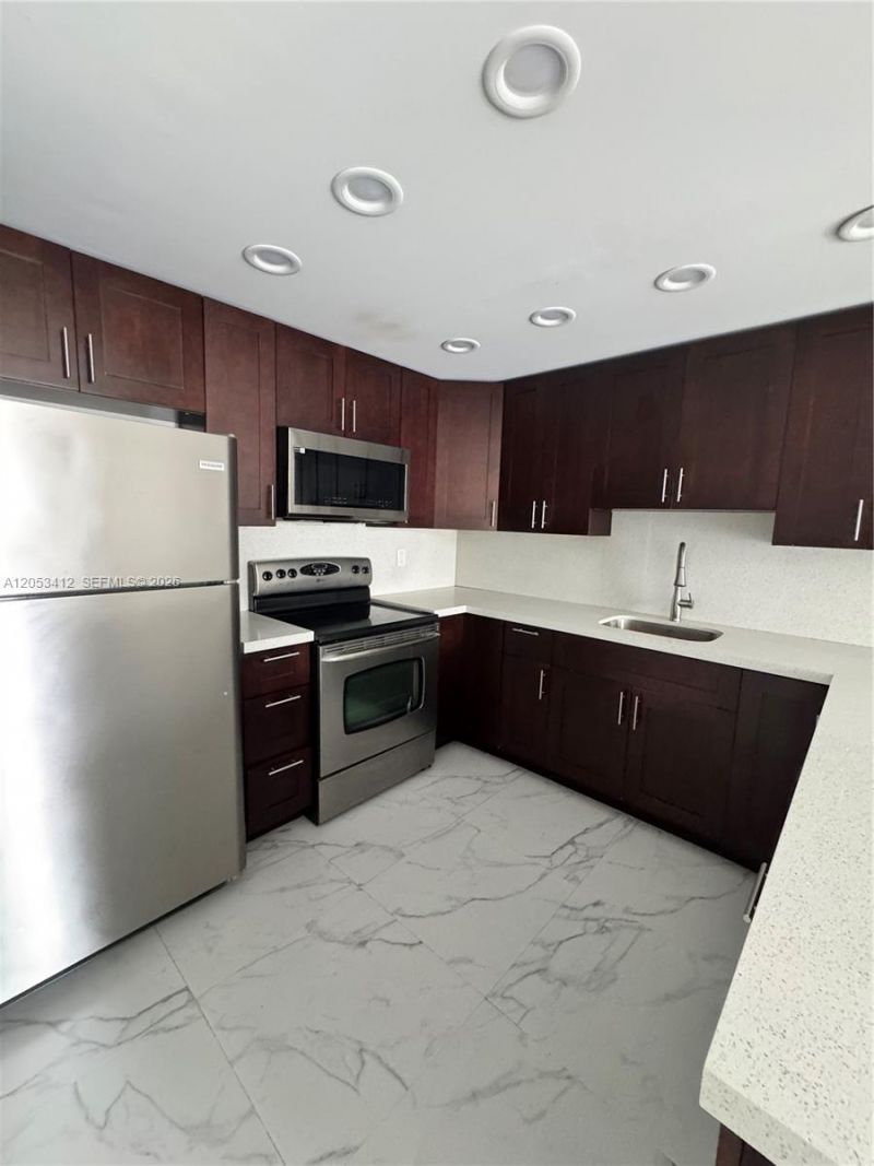 6930 Miami Gardens Dr , Unit 1-515, Hialeah, FL 33015 Photo
