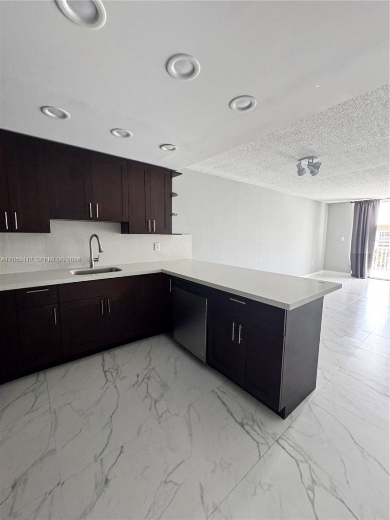 6930 Miami Gardens Dr , Unit 1-515, Hialeah, FL 33015 Photo