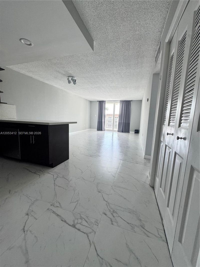 6930 Miami Gardens Dr , Unit 1-515, Hialeah, FL 33015 Photo