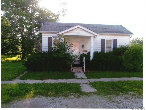 200 S Clinton Street, New Athens, IL 62264