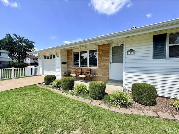 1044 Hume Street , Perryville, MO 63775