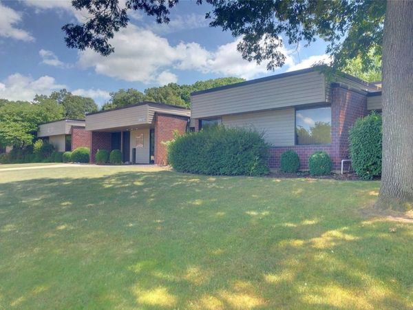 4211 Glass Road NE , Cedar Rapids, IA 52402
