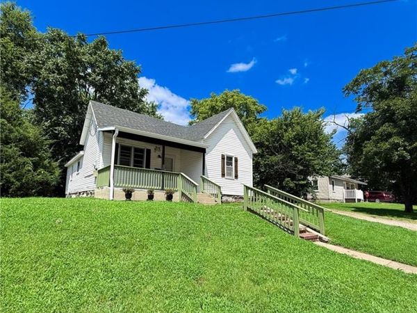 426 S Oak Street, Nevada, MO 64772