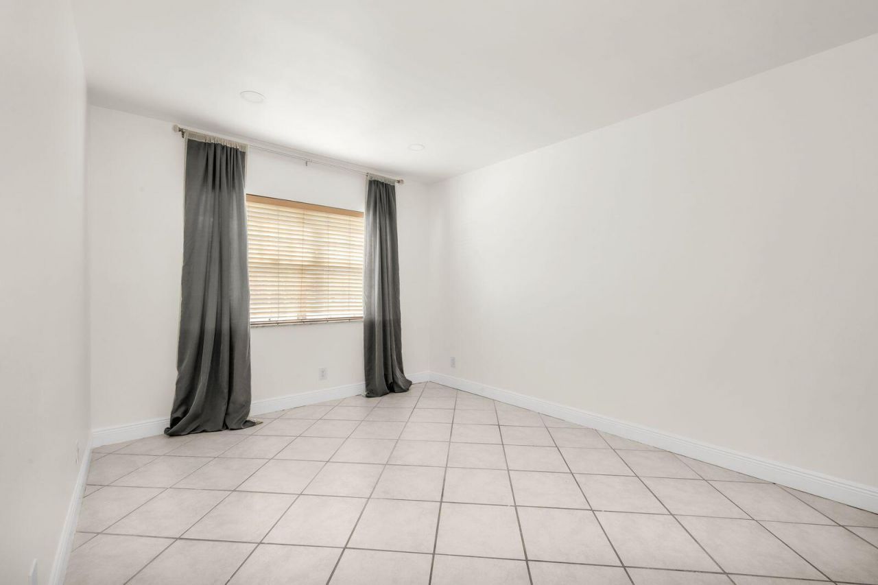 299 SW 7th Street, Unit 1060, Boca Raton, FL 33432 Photo