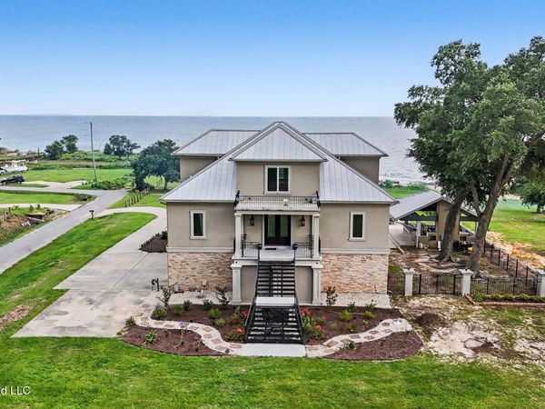 1816 Seashore Avenue, Ocean Springs, MS 39564