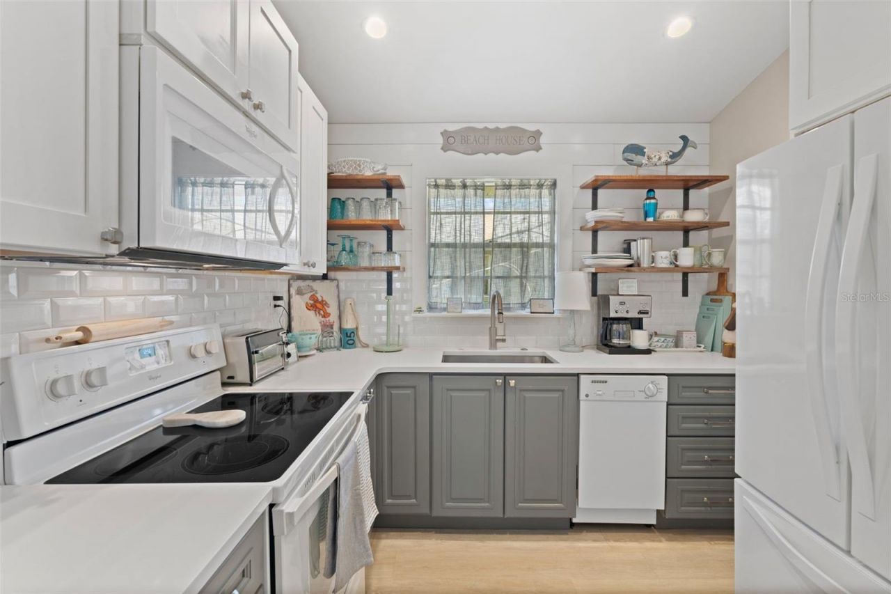2517 Avenue C, Bradenton Beach, FL 34217 Photo
