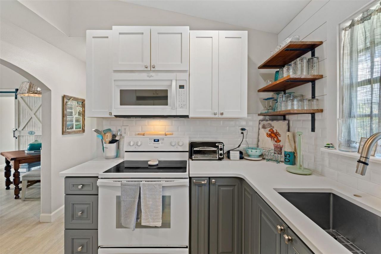 2517 Avenue C, Bradenton Beach, FL 34217 Photo