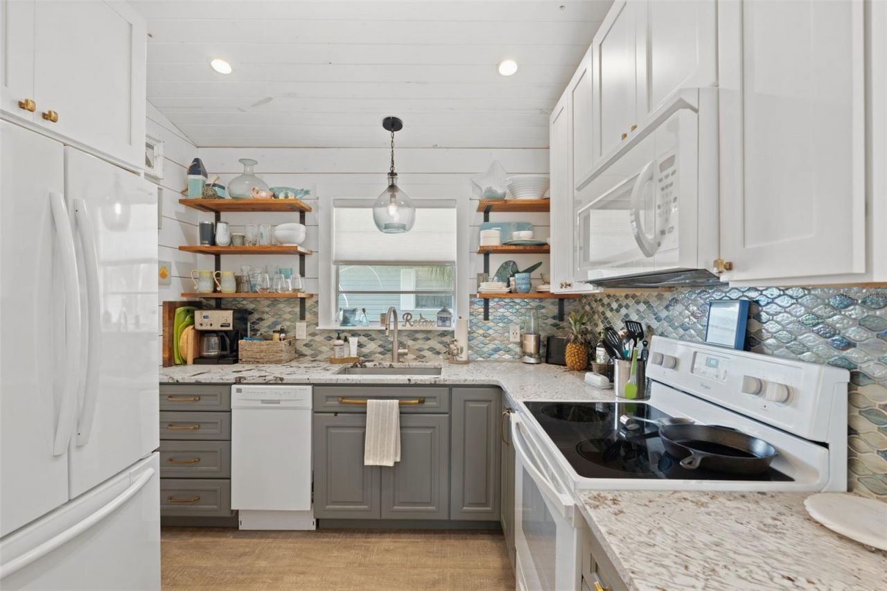 2517 Avenue C, Bradenton Beach, FL 34217 Photo