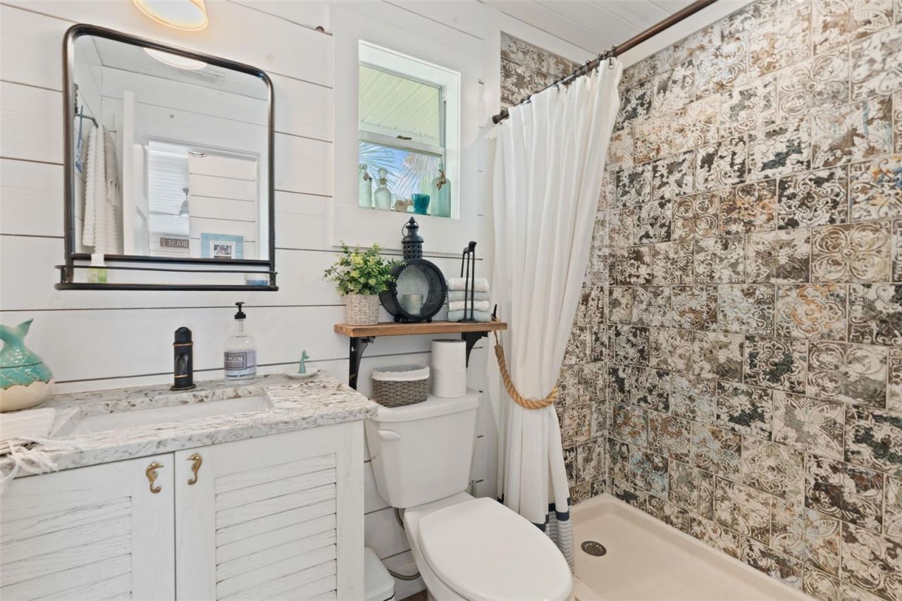 2517 Avenue C, Bradenton Beach, FL 34217 Photo