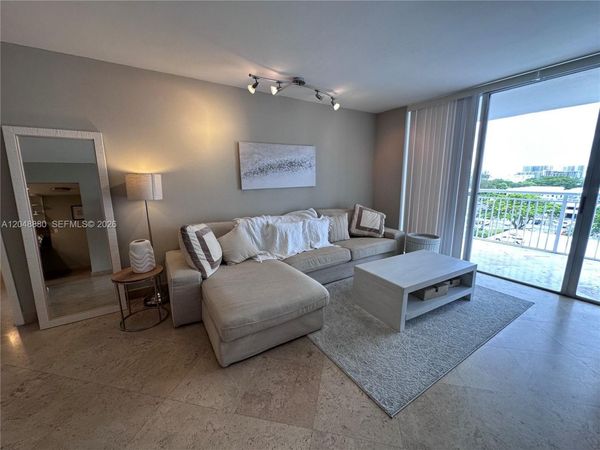 18021 Biscayne Blvd, Unit 702, Aventura, FL 33160