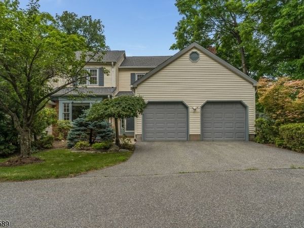 100 Goldfinch Mdws, Allamuchy, NJ 07840