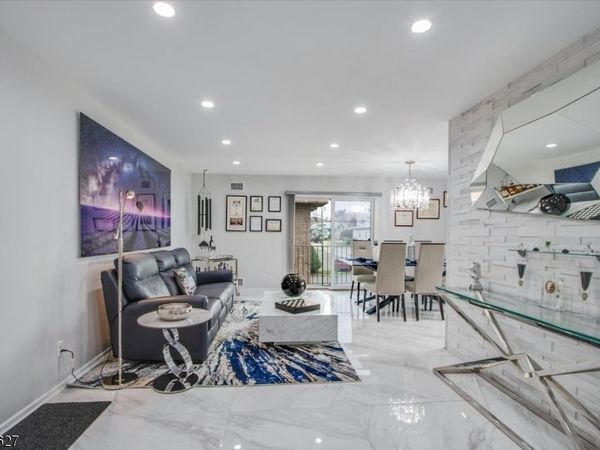 825 Riverside Ave, Lyndhurst, NJ 07071