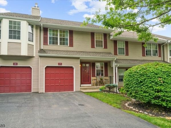 17 Pinehurst Dr, Washington, NJ 07882