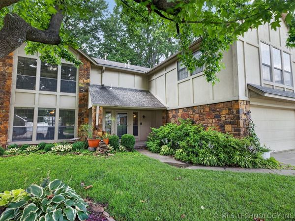8712 S 77th Place, Tulsa, OK 74113