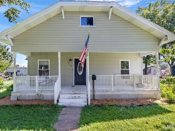 212 W Davidson Avenue , Chaffee, MO 63740