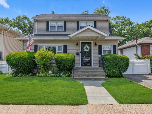 144 Buckingham Place , Lynbrook, NY 11563